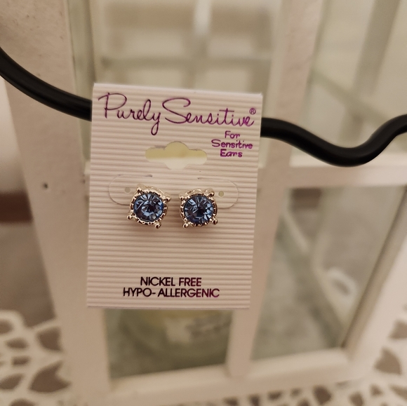💥SALE💥Purely Sensitive, NWT, Silver & Blue Sparkle Stud Earrings - Picture 3 of 3